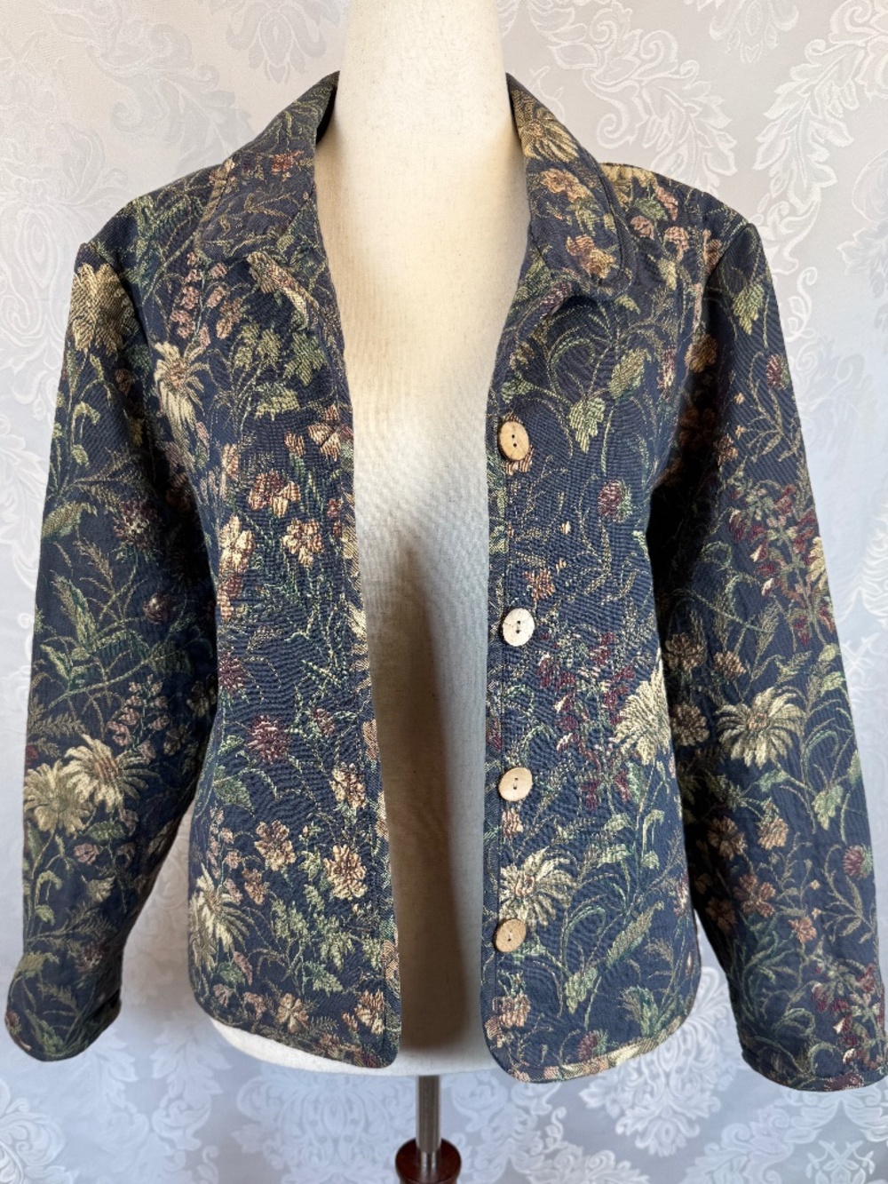 Coldwater Creek Tapestry Jacket Floral Blue Background Wood Look Buttons Size XL